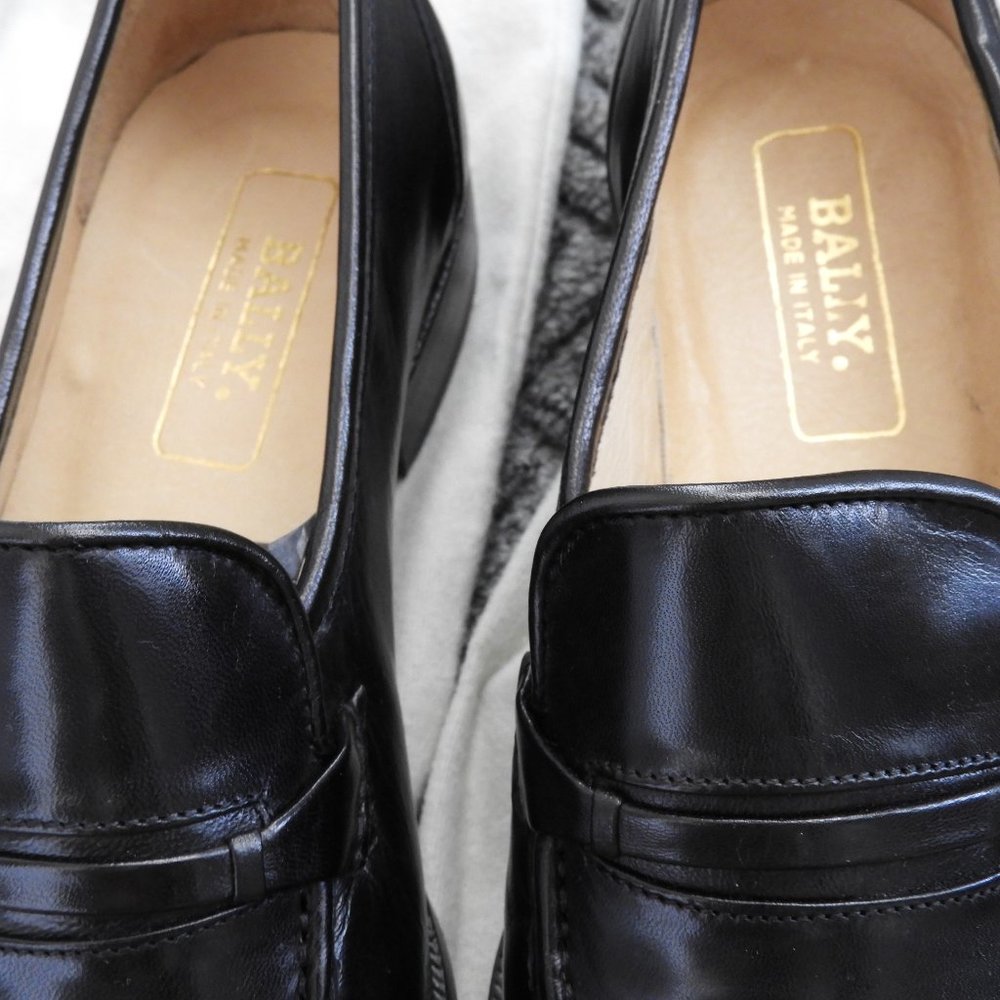 Shoes - Picture 8 of 8